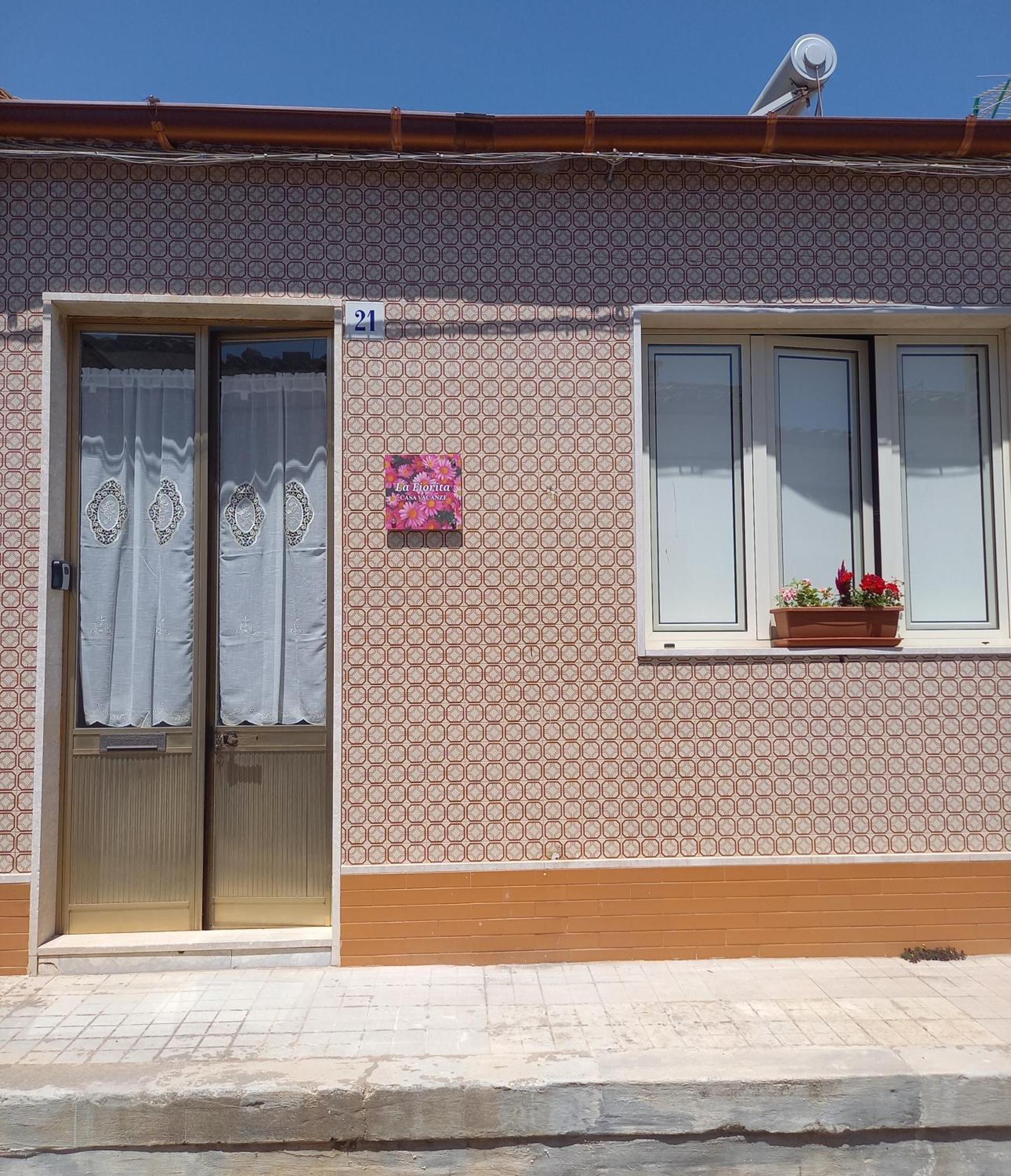 La Fiorita Apartment Canicattini Bagni Luaran gambar